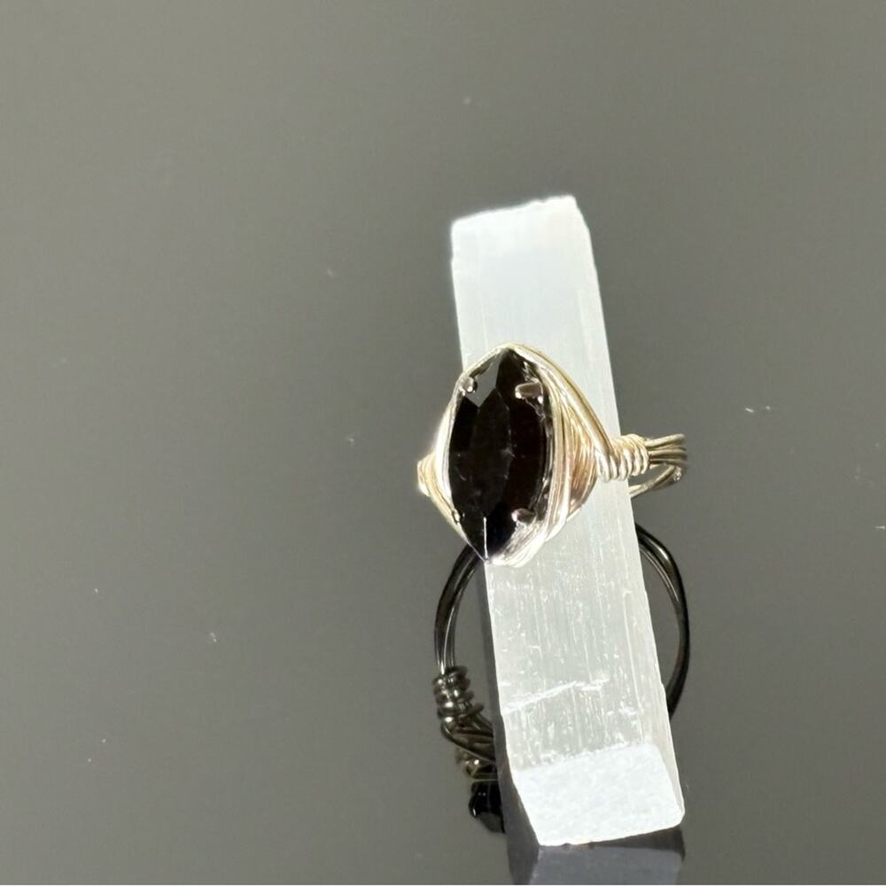 🖤 Handmade Wire-Wrapped Ring – Black Marquise Gemstone – Silver Tone 🖤